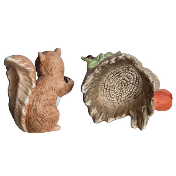 Vintage Squirrel in Tree Stump Removable Figurine Porcelain - Picture 2 of 5